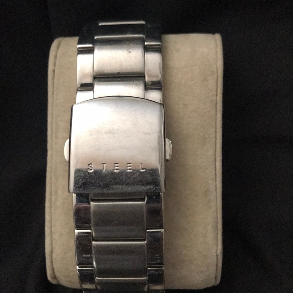 Men’s GUESS Watch - Picture 2 of 3